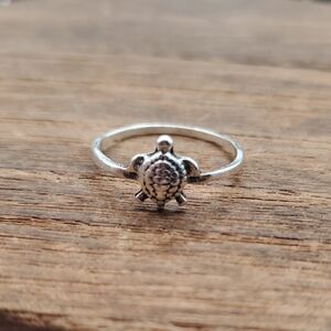 Silver Tone Turtle Ring Size 7.5 R824